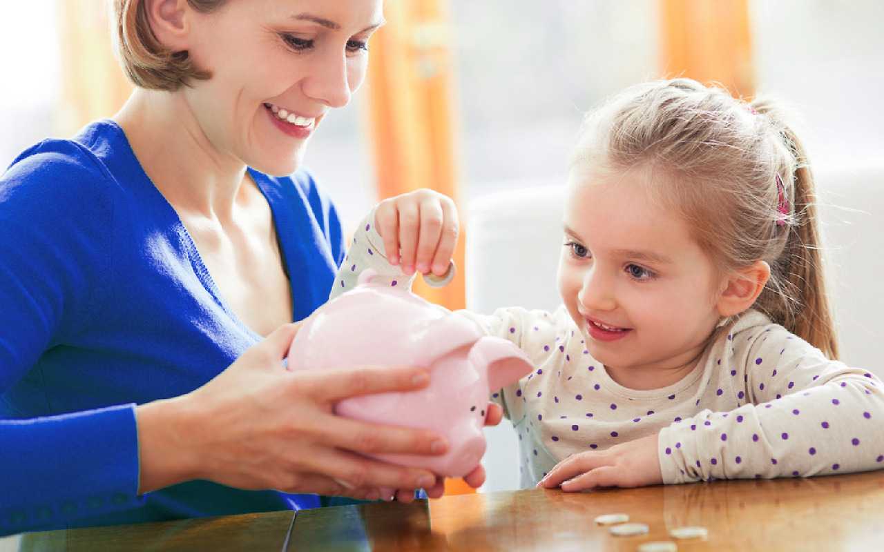 Почему важно держать финансы детей под контролем