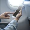 Телефон в самолете — почему нельзя им пользоваться при полете
